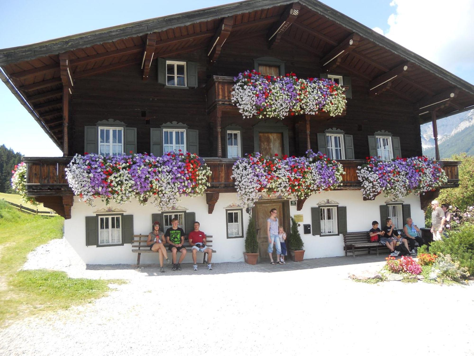 Отель Landgasthof Pfarrwirt Тирзе Экстерьер фото